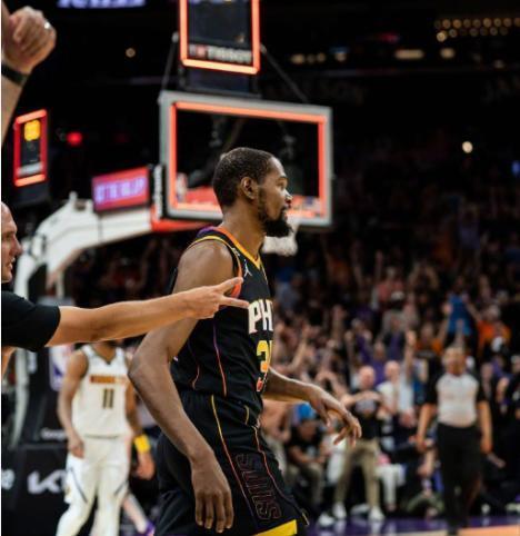  霍芬海姆锋线双星联手轰入四球  