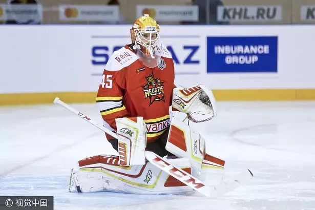  布雷斯特门将超神发挥 零封冠军巴黎  